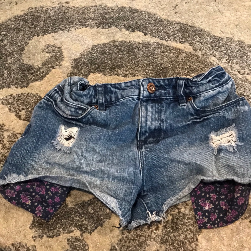 Flower Pocket ripped Shorts